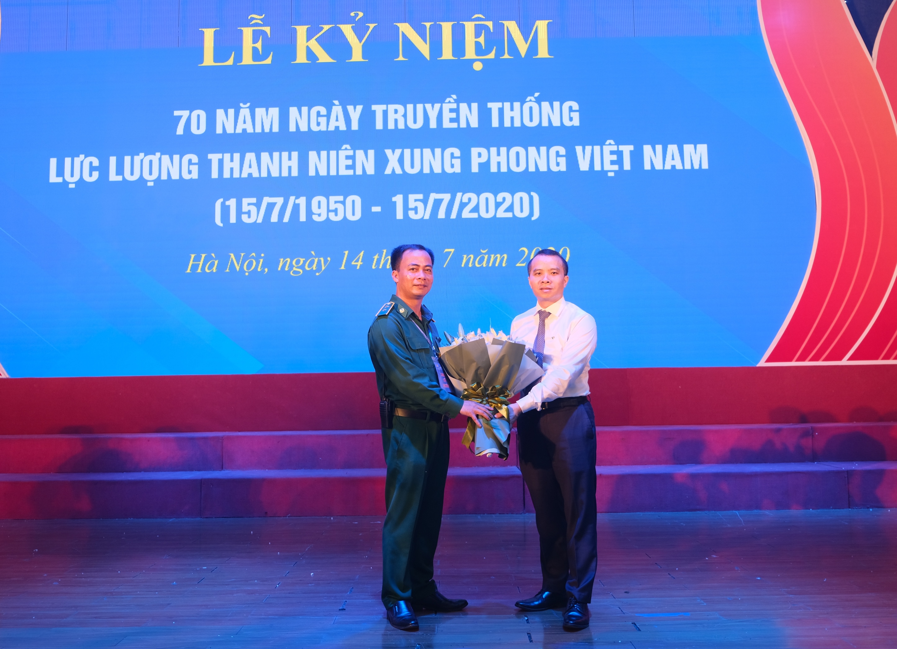 Vietcombank đồng hành với chương trình kỷ niệm 70 năm ngày truyền thống  lực lượng Thanh niên xung phong