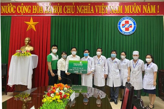 Vietcombank Quảng Ngãi chung tay ủng hộ công tác phòng chống dịch Covid-19