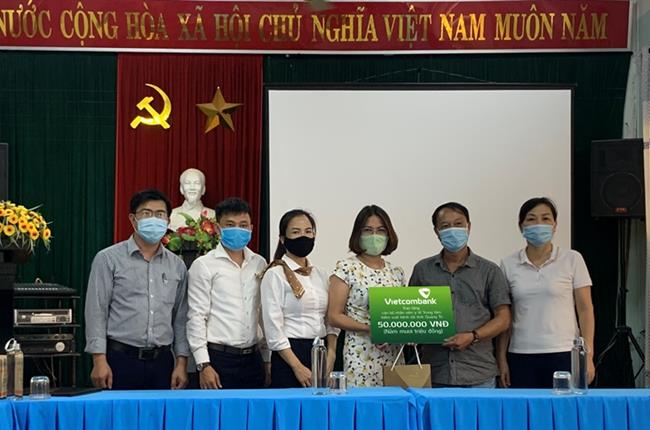 Vietcombank Quảng Trị chung tay đẩy lùi dịch bệnh COVID-19  