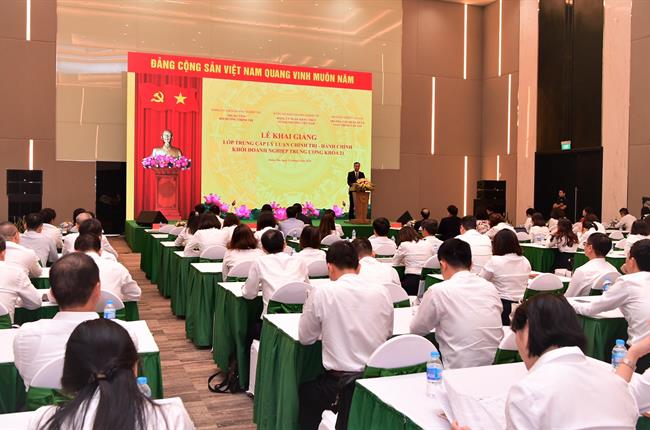 Khai giảng lớp trung cấp lý luận chính trị - hành chính Khối DNTW khóa 21 do Đảng ủy Vietcombank tổ chức