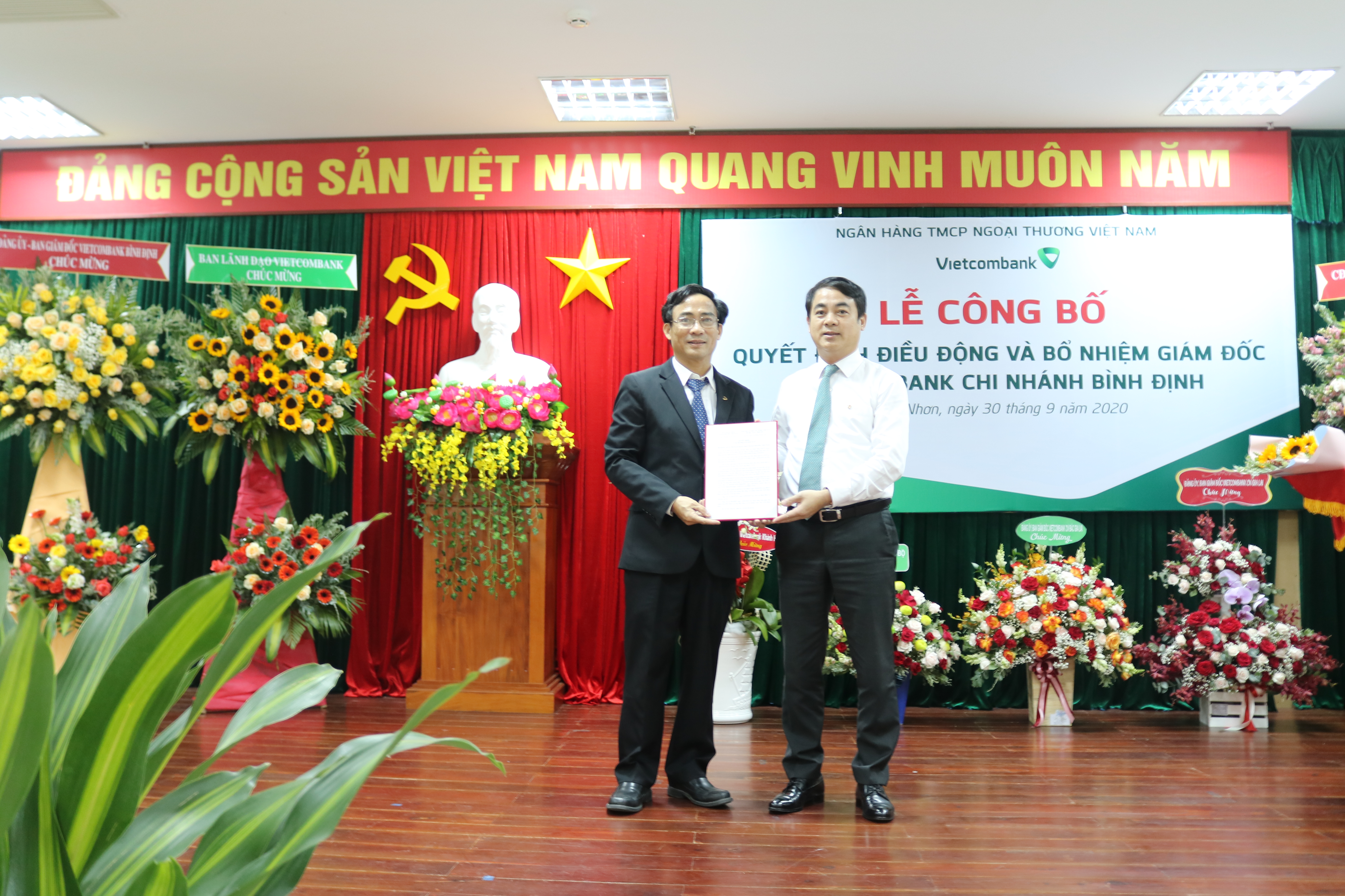 Vietcombank công bố quyết định điều động và bổ nhiệm Giám đốc các chi nhánh Quy Nhơn và Bình Định