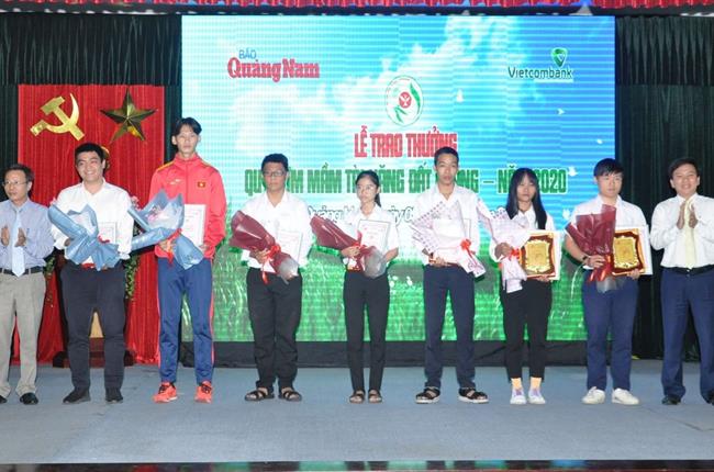 Vietcombank Quảng Nam đồng hành cùng Quỹ ươm mầm tài năng đất Quảng - Chắp cánh ước mơ