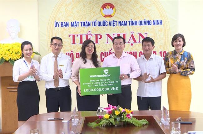 Vietcombank trao số tiền 1 tỷ đồng hỗ trợ tỉnh Quảng Ninh phòng chống dịch COVID 19