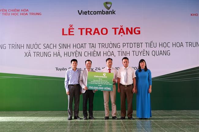 Vietcombank trao tặng công trình cấp nước sạch cho trường học tại huyện Chiêm Hóa, tỉnh Tuyên Quang