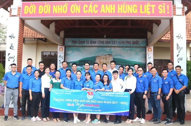 Chi đoàn Vietcombank Phú Quốc giao lưu chương trình  ‘Nghĩa tình biên giới, hải đảo’ năm 2020