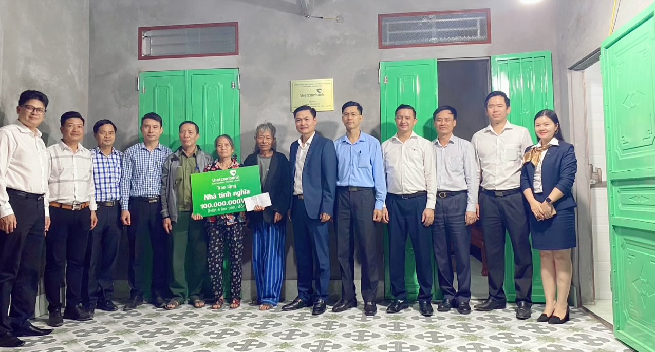 Vietcombank Thăng Long tài trợ xây dựng nhà tình nghĩa cho hộ nghèo xã Mỹ Thắng, huyện Mỹ Lộc, Nam Định