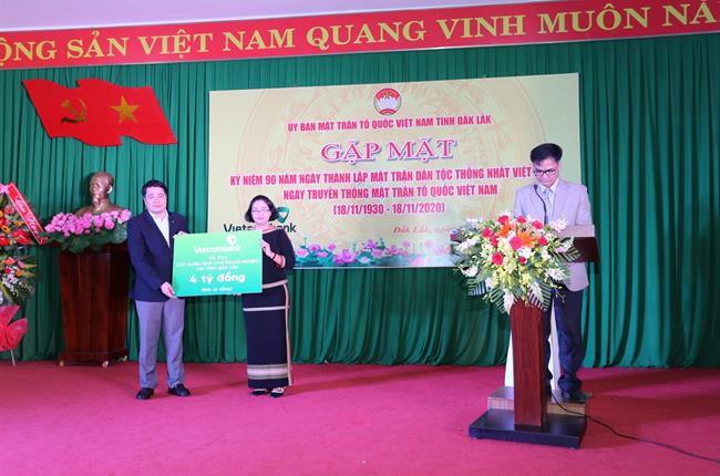 Vietcombank ủng hộ 4 tỷ đồng xây nhà cho người nghèo tại tỉnh Đắk Lắk