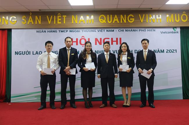 Vietcombank Phố Hiến tổ chức hội nghị người lao động và triển khai nhiệm vụ kinh doanh năm 2021