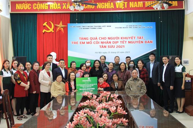 Vietcombank Thăng Long tặng quà người khuyết tật, trẻ em mồ côi nhân dịp Tết Tân Sửu 2021