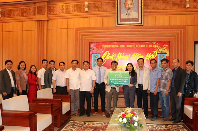 Vietcombank Hội An tặng 500 suất quà Tết trị giá 500 triệu đồng cho các hộ gia đình khó khăn tại thành phố Hội An