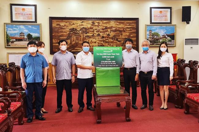 Vietcombank Kinh Bắc và Vietcombank Bắc Ninh chung tay cùng huyện Thuận Thành - Bắc Ninh đẩy lùi dịch COVID - 19