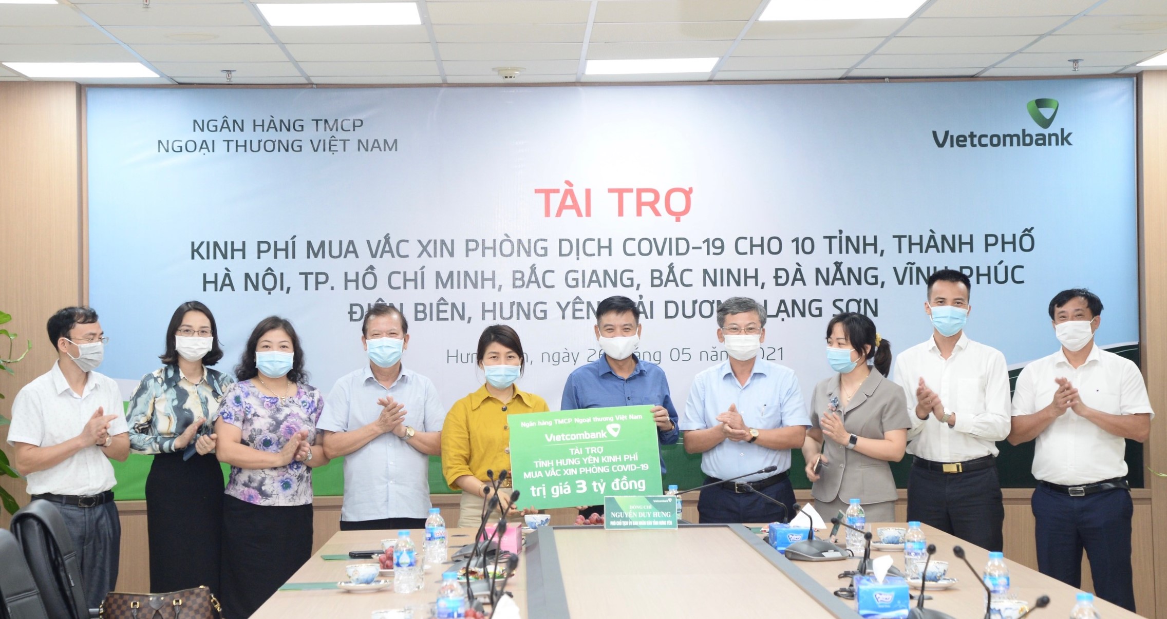 Vietcombank đồng hành cùng tỉnh Hưng Yên phòng chống dịch COVID-19