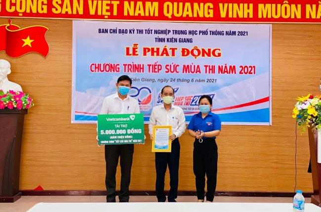 Vietcombank Kiên Giang đồng hành cùng chương trình “Tiếp sức mùa thi” 