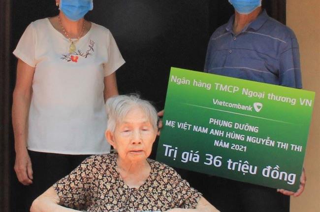 Vietcombank thăm hỏi và phụng dưỡng Mẹ VNAH nhân ngày Thương binh liệt sỹ 27/07