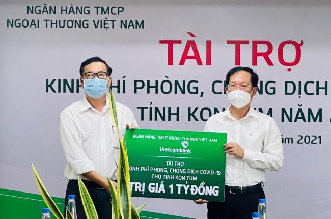 Vietcombank Kon Tum tài trợ 1 tỷ đồng hỗ trợ công tác phòng, chống dịch COVID-19 tại tỉnh Kon Tum