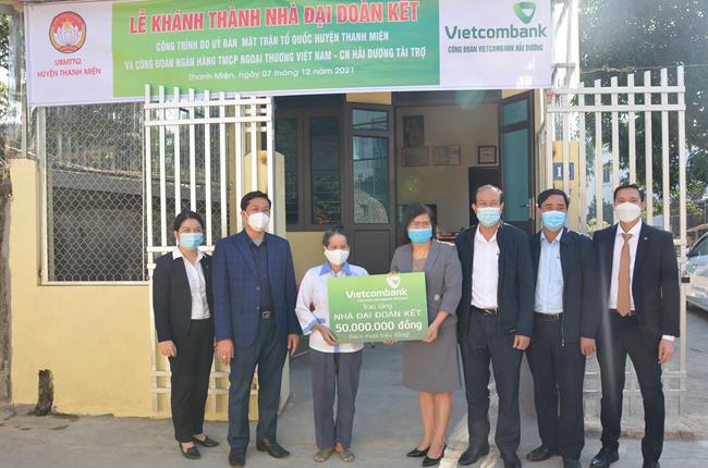 Công đoàn Vietcombank Hải Dương trao tặng nhà đại đoàn kết cho hộ nghèo huyện Thanh Miện