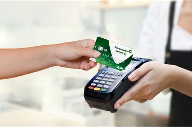 Vietcombank tiếp tục hỗ trợ chuyển đổi miễn phí thẻ công nghệ từ sang thẻ công nghệ chip contactless