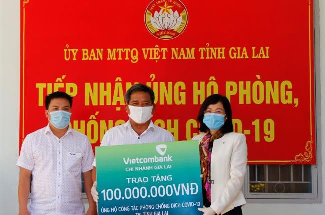 Vietcombank Gia Lai hỗ trợ 100 triệu đồng phòng chống dịch COVID-19 trên địa bàn tỉnh Gia Lai