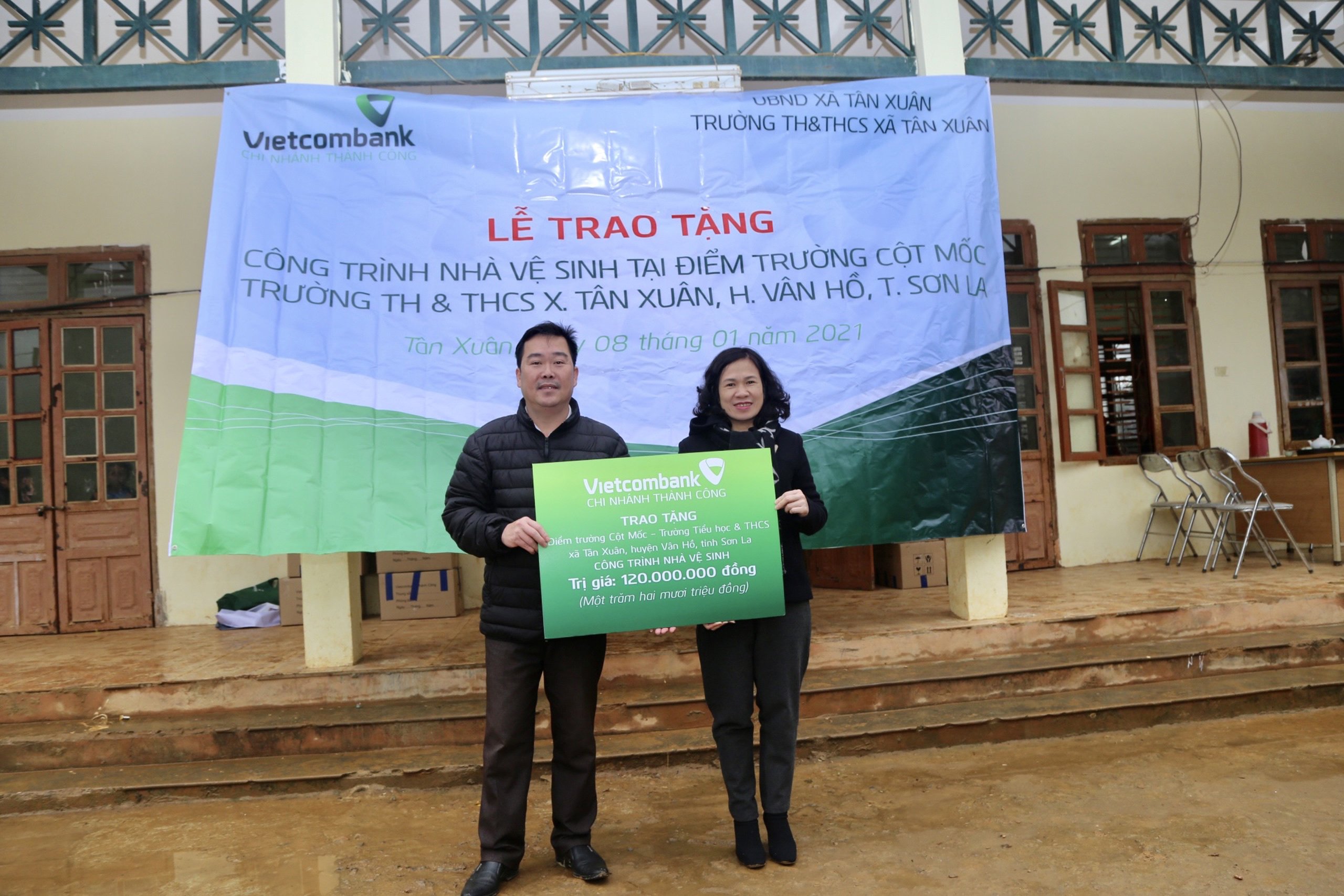 Vietcombank Thành Công trao tặng công trình an sinh xã hội tại Vân Hồ, Sơn La