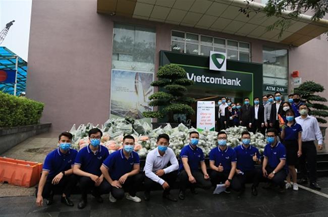 Vietcombank Hà Nội chung tay “giải cứu” nông sản giúp người dân Hải Dương