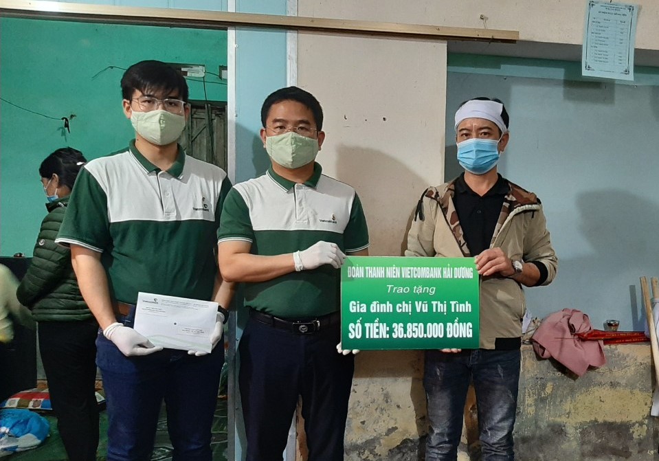 Đoàn cơ sở Vietcombank Hải Dương chung tay đẩy lùi dịch bệnh COVID-19 