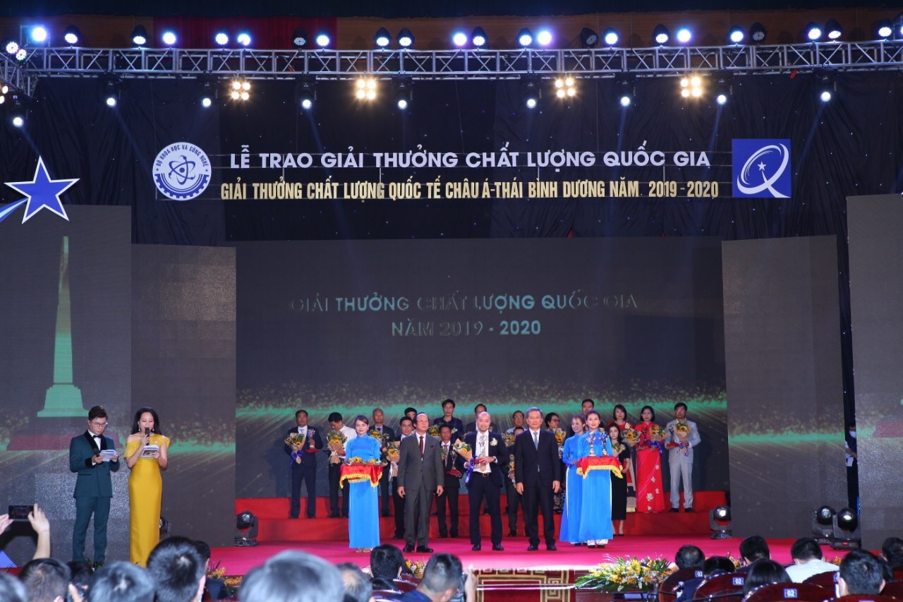 Vietcombank Lào Cai vinh dự nhận giải thưởng chất lượng quốc gia 2019-2020