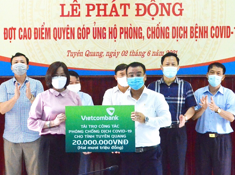 Vietcombank Tuyên Quang ủng hộ công tác phòng chống dịch COVID-19 của tỉnh Tuyên Quang 