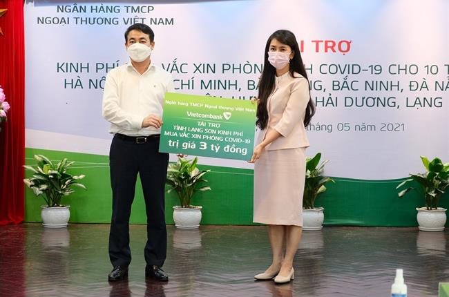 Vietcombank tài trợ hơn 3 tỷ đồng cho công tác phòng chống dịch COVID-19 tại tỉnh Lạng Sơn  