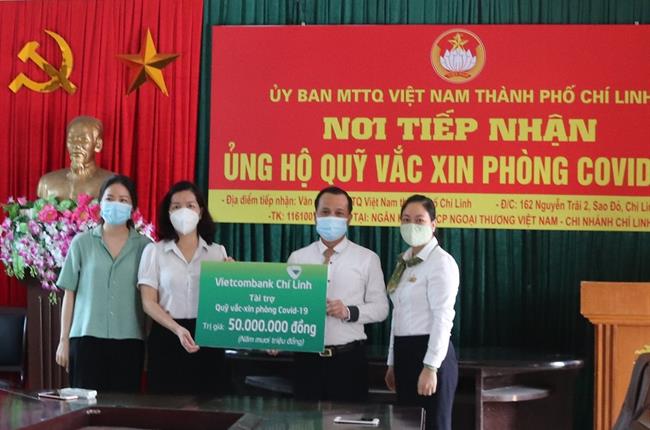 Vietcombank Chí Linh ủng hộ Quỹ vắc xin phòng, chống COVID- 19