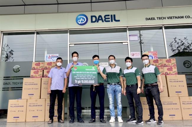 Vietcombank Bắc Ninh hỗ trợ vật tư y tế, nhu yếu phẩm cho các doanh nghiệp bị ảnh hưởng bởi đại dịch COVID-19 
