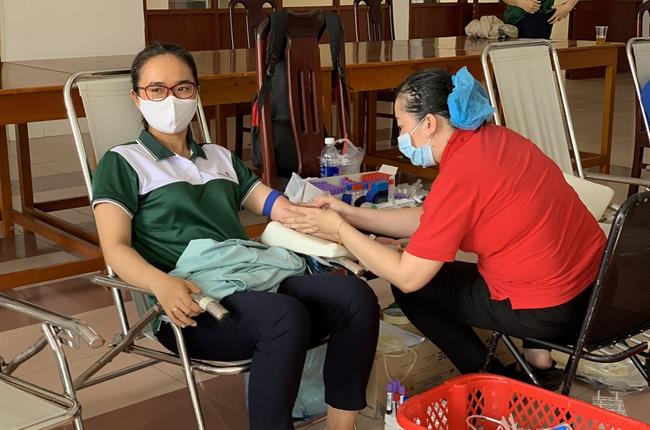 Đoàn viên thanh niên Vietcombank Bạc Liêu tích cực tham gia hiến máu tình nguyện
