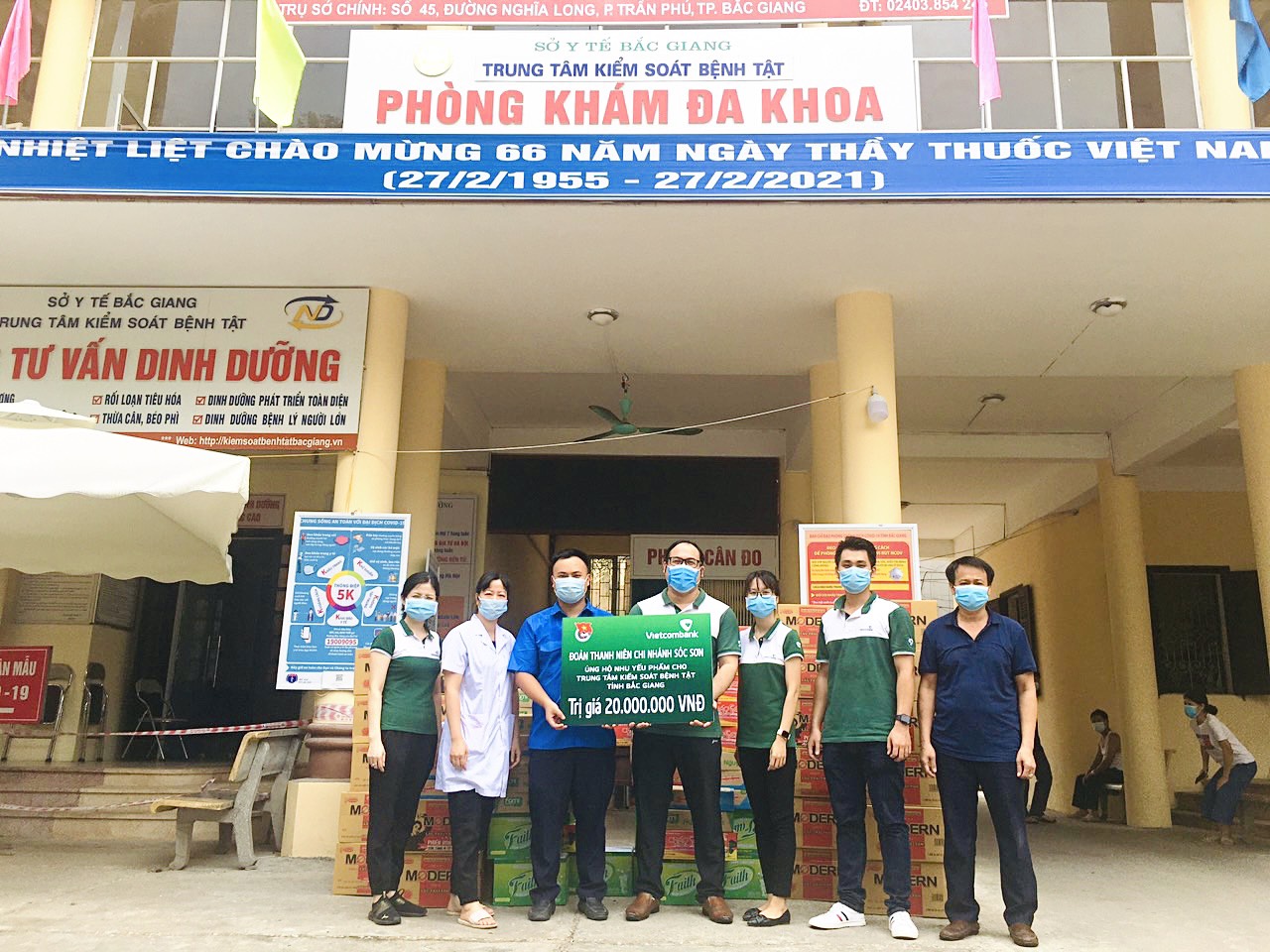 Vietcomcombank Sóc Sơn với các hoạt động thiết thực hưởng ứng chương trình “San sẻ yêu thương, chung tay vượt qua đại dịch”