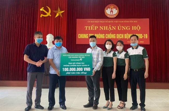 Vietcombank Yên Bái chung tay ủng hộ phòng, chống dịch COVID-19