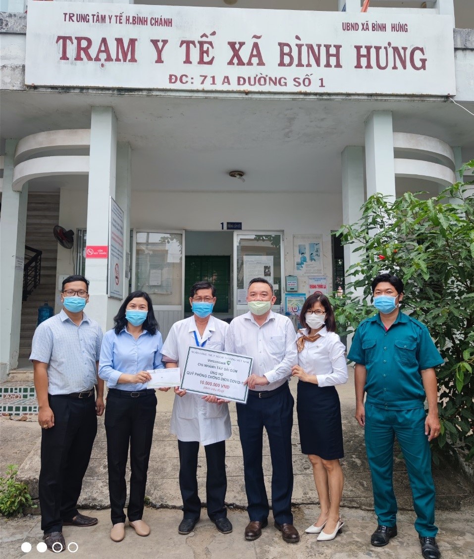 Vietcombank Tây Sài Gòn tích cực chung tay cùng cộng đồng phòng, chống dịch COVID-19