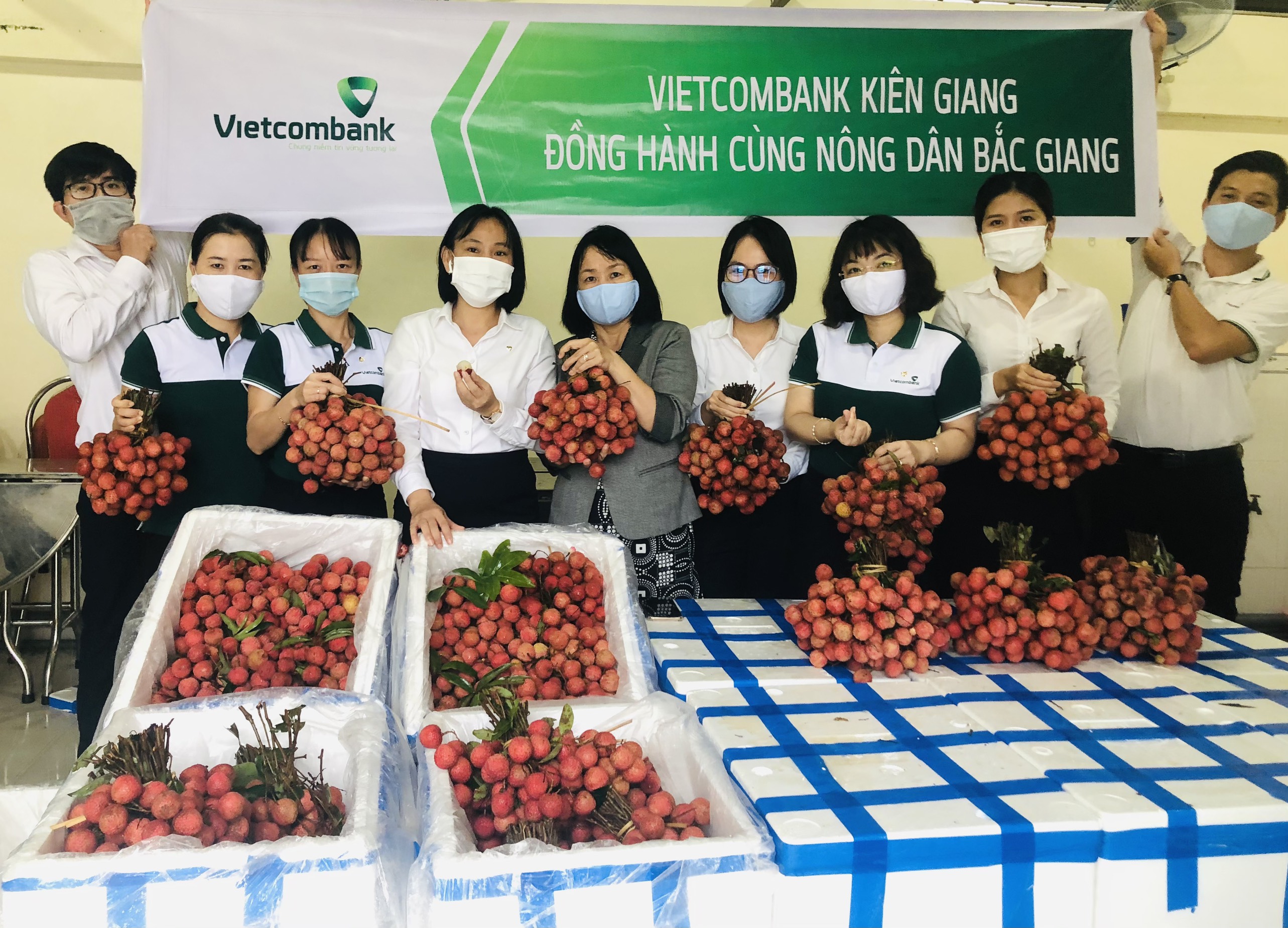 Vietcombank Kiên Giang chung tay “Kết nối nông sản – san sẻ yêu thương – cùng nhau vượt qua đại dịch”