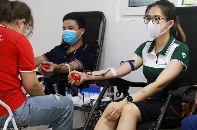 Vietcombank Phú Thọ hiến máu tình nguyện, chung tay đẩy lùi dịch bệnh COVID-19