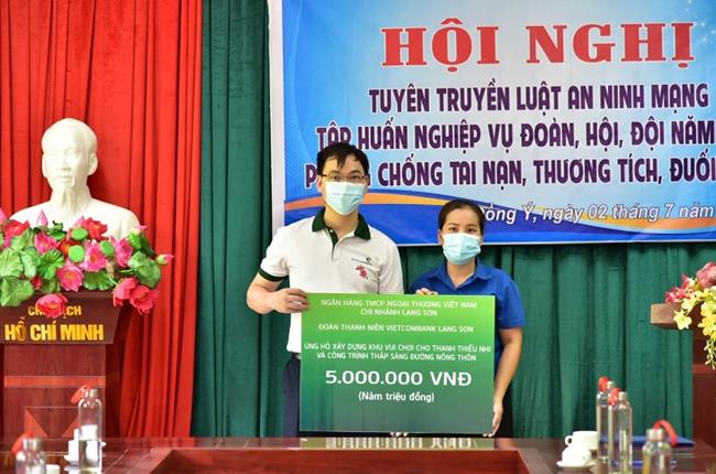 Đoàn cơ sở Vietcombank Lạng Sơn: phát huy vai trò của thanh niên trong xây dựng nông thôn mới