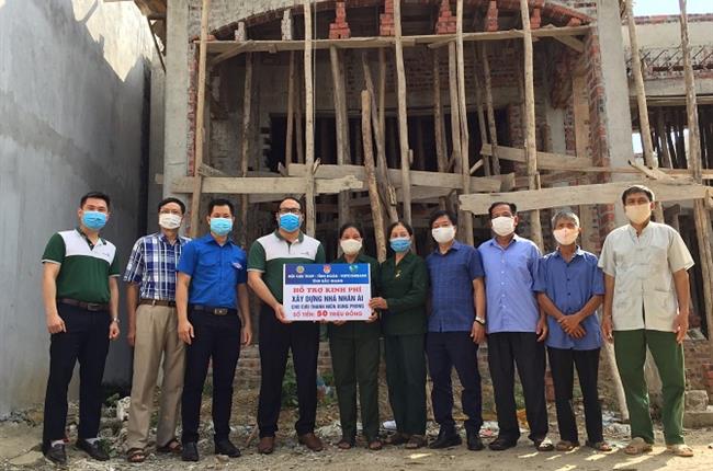 Vietcombank Bắc Giang tài trợ kinh phí xây dựng nhà tình nghĩa cho Cựu thanh niên xung phong