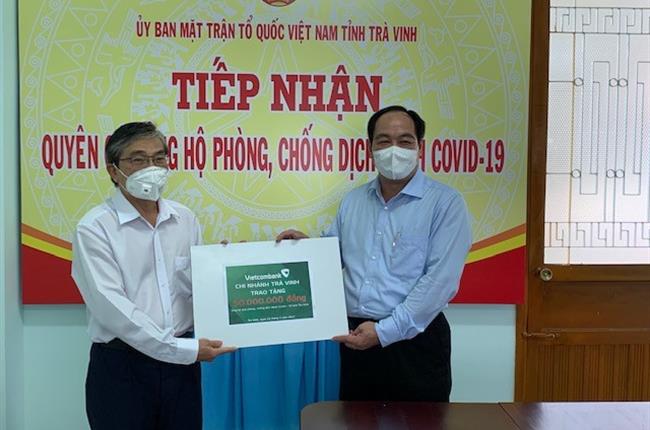 Vietcombank Trà Vinh ủng hộ 50 triệu đồng cho Quỹ phòng chống COVID-19 tỉnh Trà Vinh