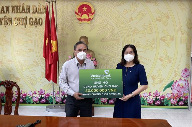 Vietcombank Tiền Giang chung tay cùng địa phương phòng chống dịch Covid-19
