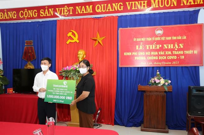 Vietcombank ủng hộ kinh phí 1 tỷ đồng cho Quỹ phòng, chống dịch COVID-19 tỉnh Đắk Lắc