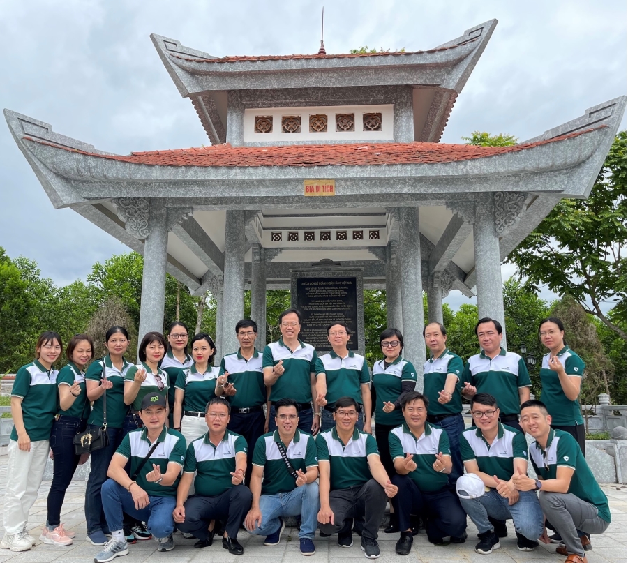 Chi bộ Vietcombank Đông Sài Gòn tổ chức hành trình về nguồn năm 2022