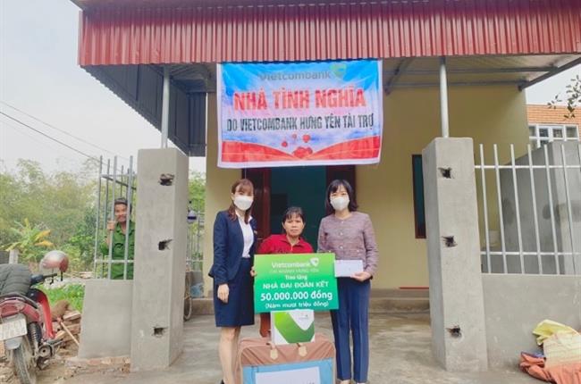 Vietcombank Hưng Yên bàn giao nhà tình nghĩa cho hộ nghèo tại tỉnh Hưng Yên.