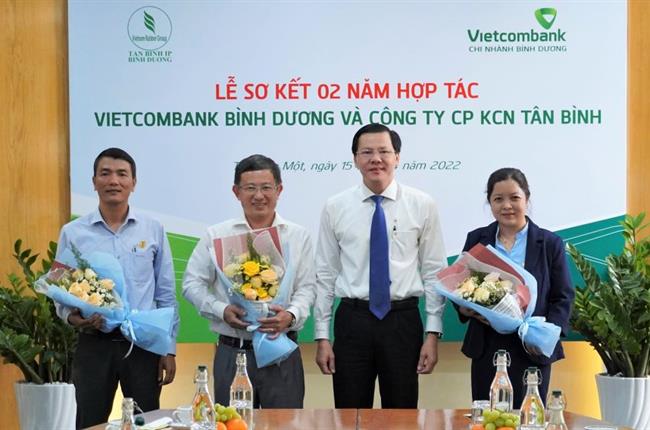 Vietcombank Bình Dương sơ kết 2 năm ký thỏa thuận hợp tác toàn diện  với CTCP KCN Tân Bình 