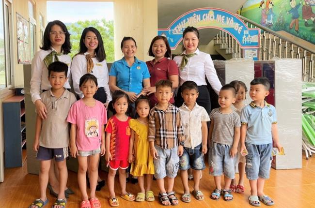 Vietcombank Thăng Long trao tặng trang thiết bị dạy học cho Trường mầm non Tân Sơn, Phú Thọ