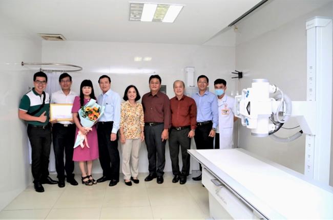 Vietcombank Nam Sài Gòn trao tặng hệ thống máy X-quang kỹ thuật số 500mA trị giá hơn 800 triệu đồng
