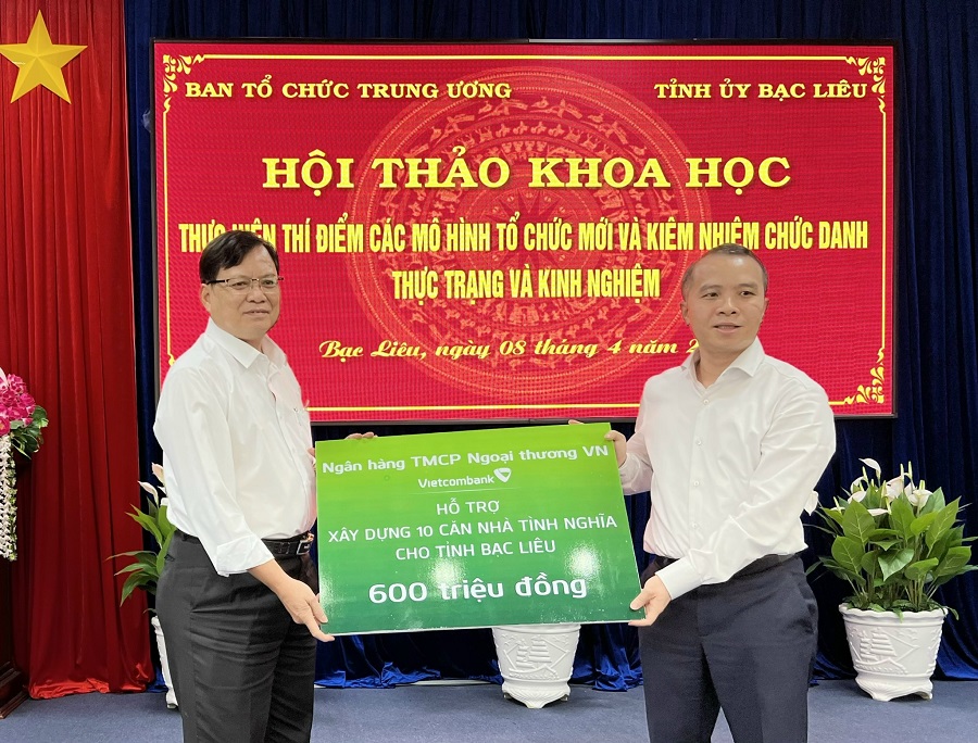 Vietcombank hỗ trợ 600 triệu đồng xây dựng 10 căn nhà tình nghĩa cho tỉnh Bạc Liêu