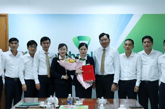 Vietcombank Bến Tre tổ chức lễ công bố quyết định bổ nhiệm cán bộ