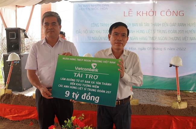  Vietcombank tài trợ kinh phí xây dựng đường nông thôn trị giá 9 tỷ đồng tại tỉnh Long An