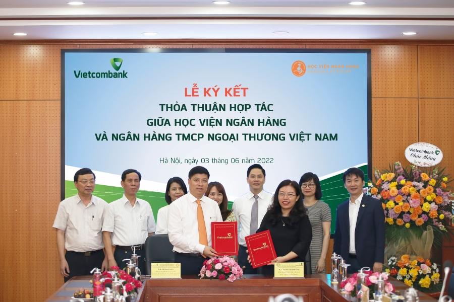 Vietcombank ký kết thỏa thuận hợp tác với Học viện Ngân hàng